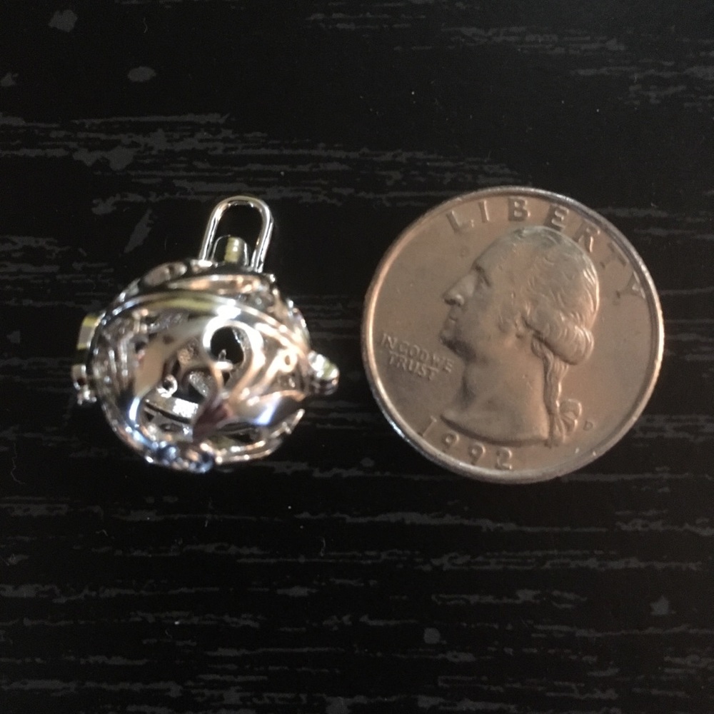 Silver Lava Bead Essential Oil Diffusing Necklace - Picture 4 of 4
